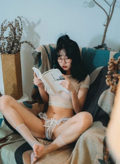 女大学生的沙龙