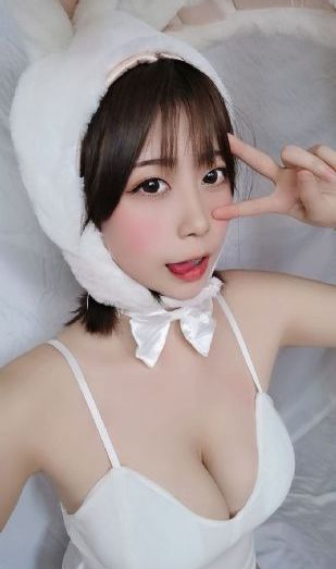 人与野鲁片公交车上