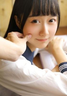 校阅女孩河野悦子